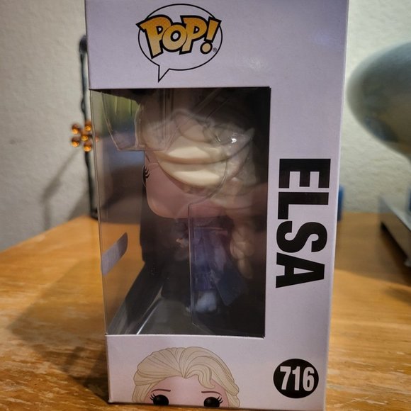Frozen 2 Elsa Target Exclusive Funko Pop - Picture 2 of 10